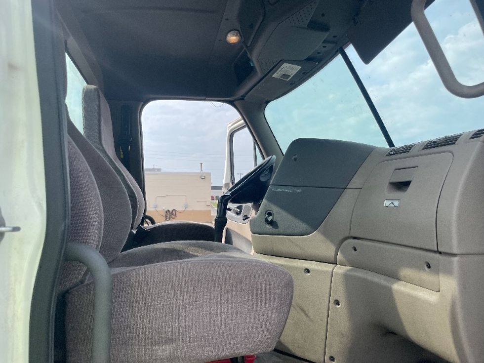 Day Cab Tractor-Heavy Duty Tractors-Freightliner-2019-Cascadia 12564ST-Youngstown-OH-267,669\n\t\tmiles-$ 52,250 - Image 10