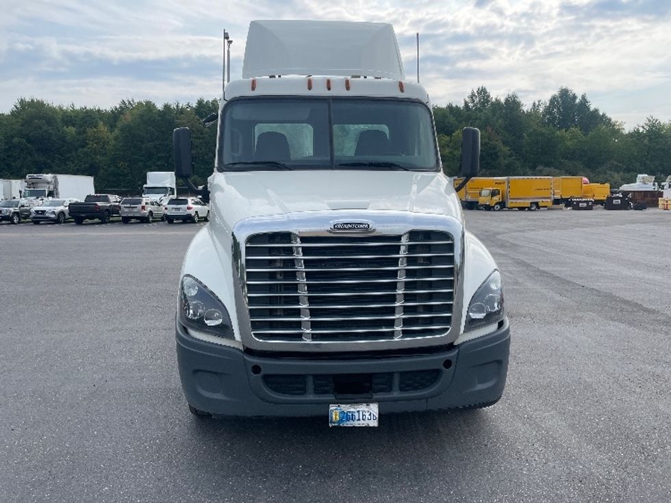 Day Cab Tractor-Heavy Duty Tractors-Freightliner-2019-Cascadia 12564ST-Youngstown-OH-267,669\n\t\tmiles-$ 52,250 - Image 2