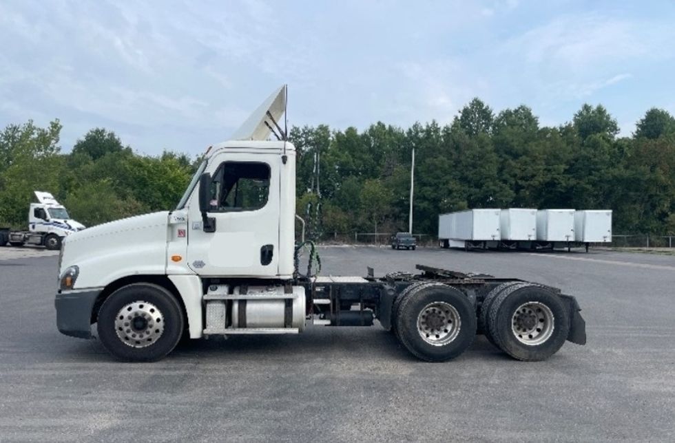 Day Cab Tractor-Heavy Duty Tractors-Freightliner-2019-Cascadia 12564ST-Youngstown-OH-267,669\n\t\tmiles-$ 52,250 - Image 4