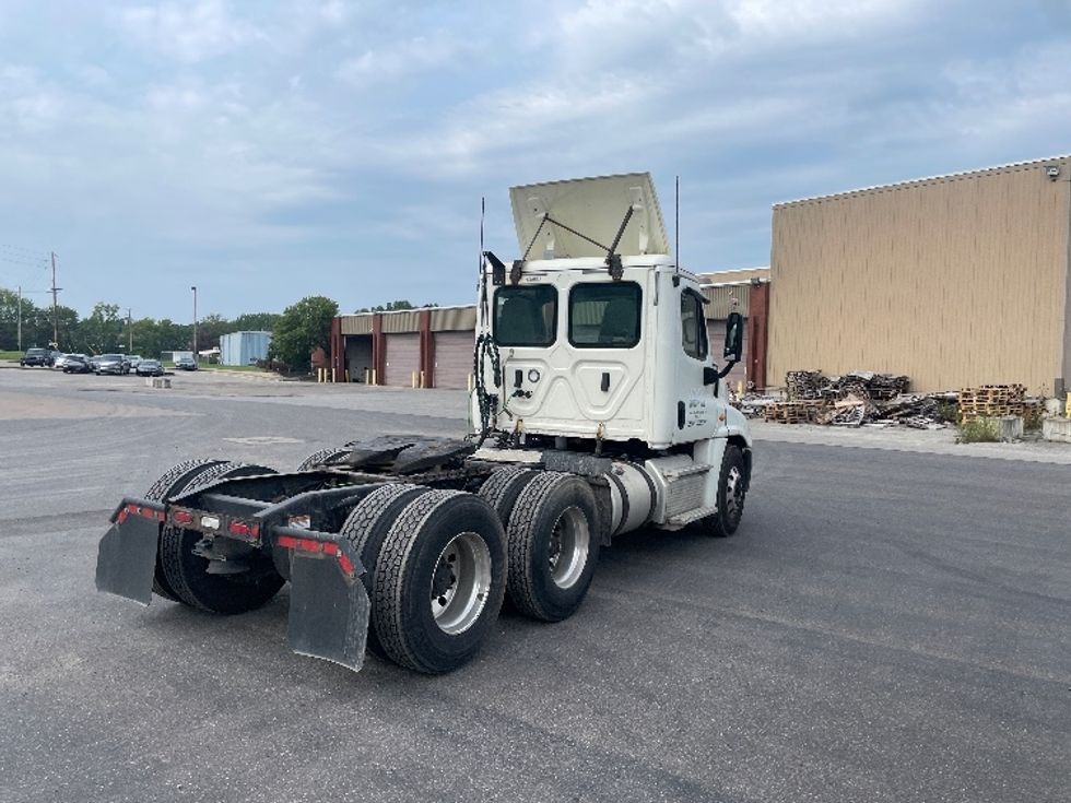 Day Cab Tractor-Heavy Duty Tractors-Freightliner-2019-Cascadia 12564ST-Youngstown-OH-267,669\n\t\tmiles-$ 52,250 - Image 6