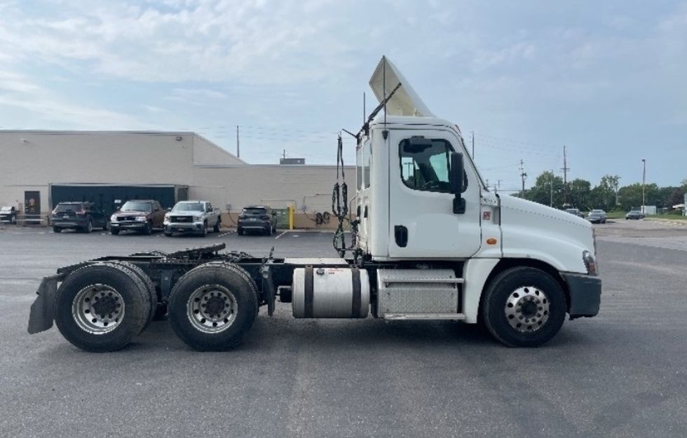 Day Cab Tractor-Heavy Duty Tractors-Freightliner-2019-Cascadia 12564ST-Youngstown-OH-267,669\n\t\tmiles-$ 52,250 - Image 7