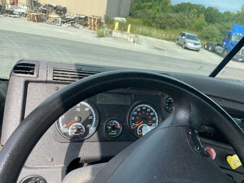 Day Cab Tractor-Heavy Duty Tractors-Freightliner-2019-Cascadia 12564ST-Youngstown-OH-267,669\n\t\tmiles-$ 52,250 - Image 9