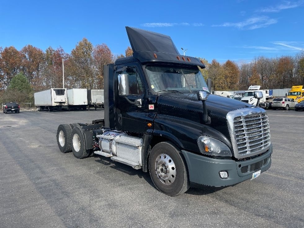 Day Cab Tractor-Heavy Duty Tractors-Freightliner-2019-Cascadia 12564ST-Youngstown-OH-379,444\n\t\tmiles-$ 50,250 - Image 1