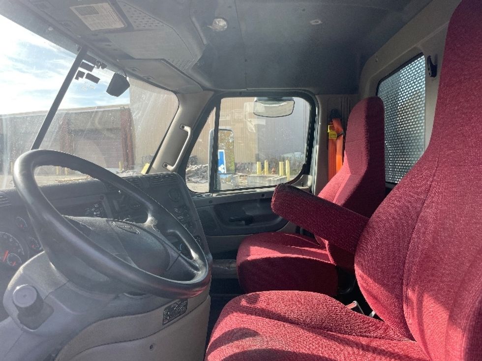 Day Cab Tractor-Heavy Duty Tractors-Freightliner-2019-Cascadia 12564ST-Youngstown-OH-379,444\n\t\tmiles-$ 50,250 - Image 10