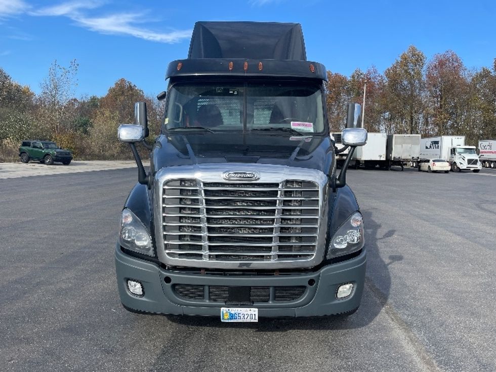 Day Cab Tractor-Heavy Duty Tractors-Freightliner-2019-Cascadia 12564ST-Youngstown-OH-387,139\n\t\tmiles-$ 49,750 - Image 2