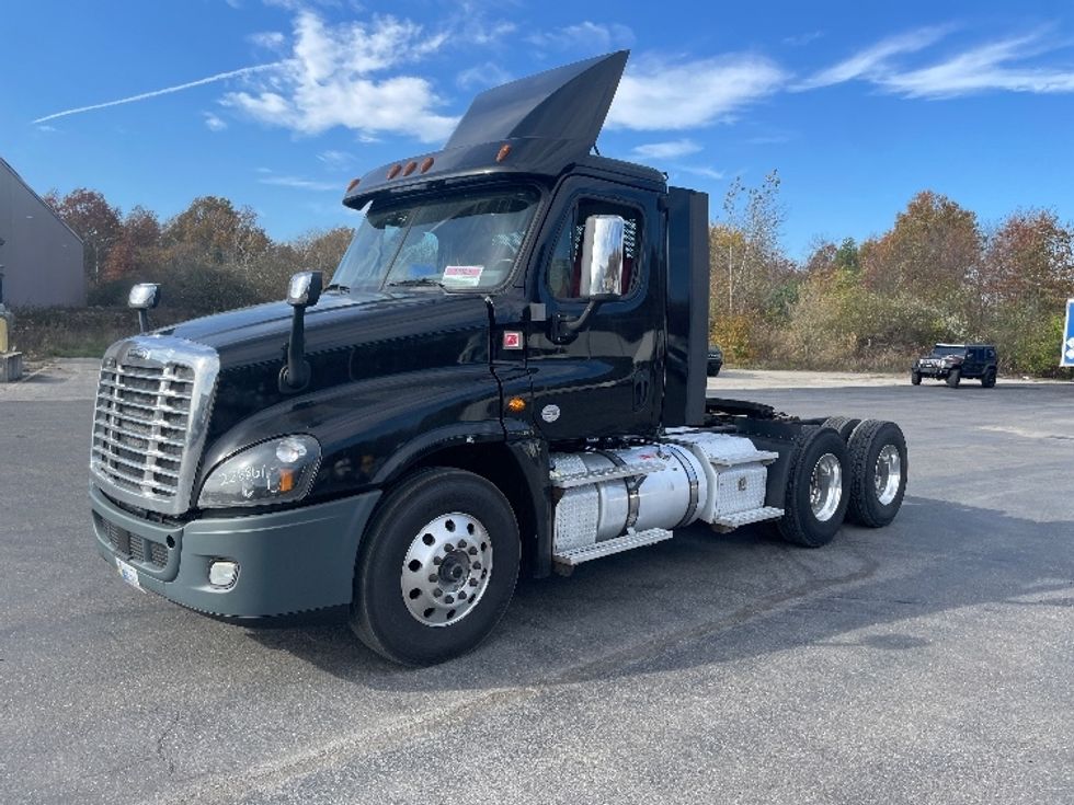 Day Cab Tractor-Heavy Duty Tractors-Freightliner-2019-Cascadia 12564ST-Youngstown-OH-387,139\n\t\tmiles-$ 49,750 - Image 3