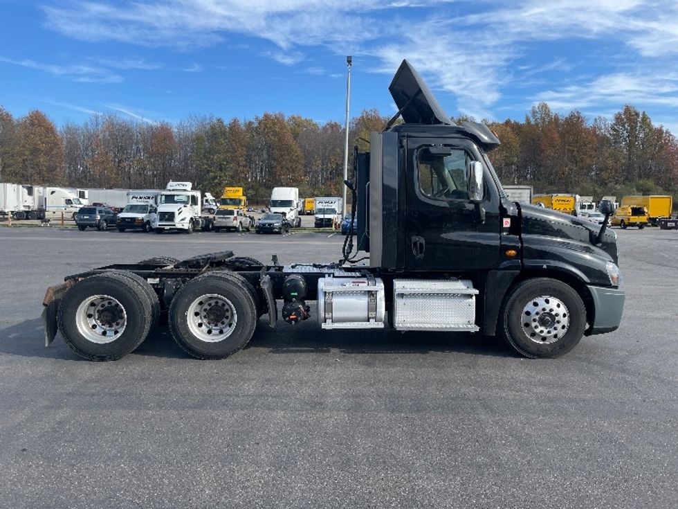 Day Cab Tractor-Heavy Duty Tractors-Freightliner-2019-Cascadia 12564ST-Youngstown-OH-387,139\n\t\tmiles-$ 49,750 - Image 8