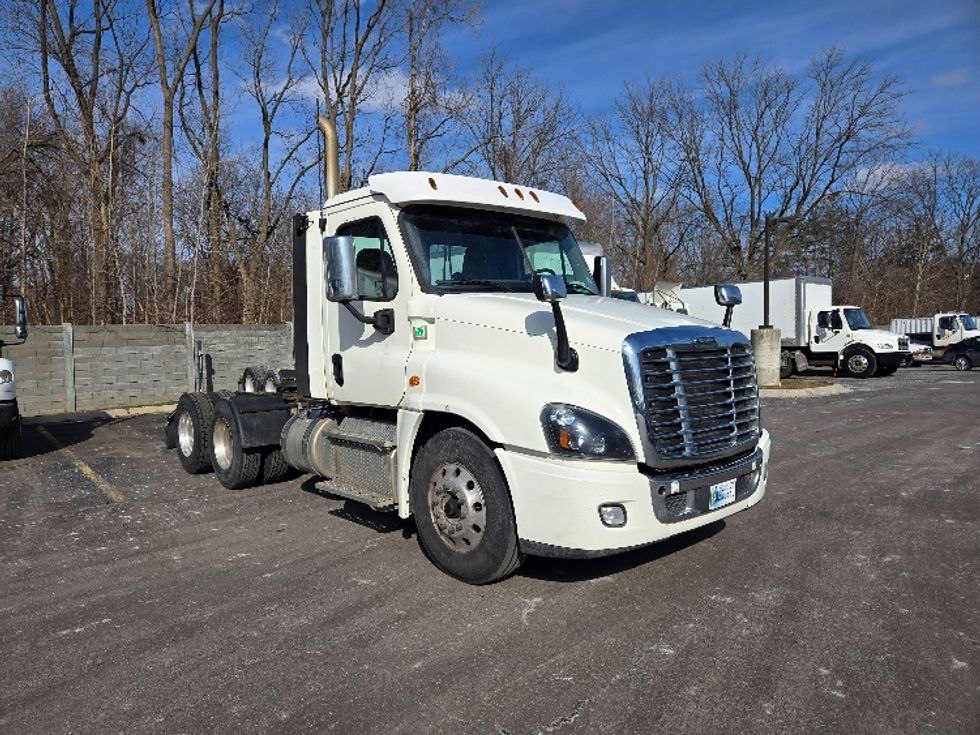 Day Cab Tractor-Heavy Duty Tractors-Freightliner-2019-Cascadia 12564ST-Ypsilanti-MI-309,394\n\t\tmiles-$ 40,500 - Image 1