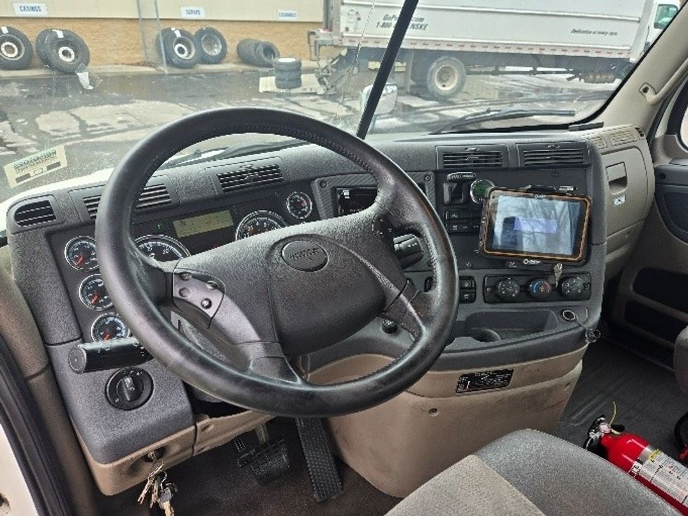 Day Cab Tractor-Heavy Duty Tractors-Freightliner-2019-Cascadia 12564ST-Ypsilanti-MI-309,394\n\t\tmiles-$ 40,500 - Image 10
