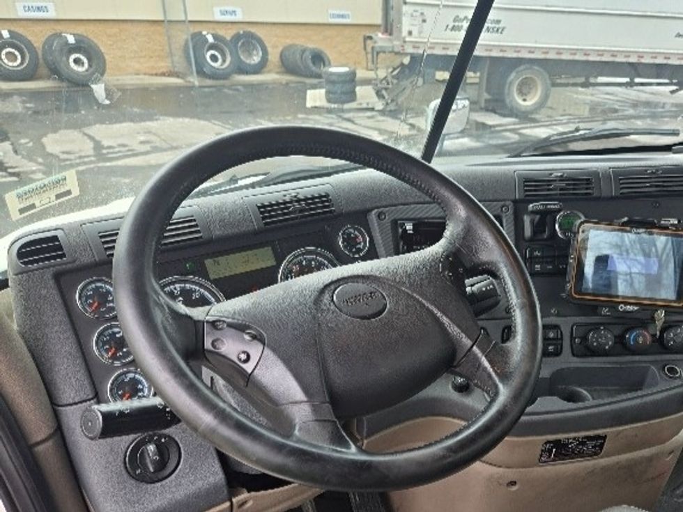 Day Cab Tractor-Heavy Duty Tractors-Freightliner-2019-Cascadia 12564ST-Ypsilanti-MI-309,394\n\t\tmiles-$ 40,500 - Image 11