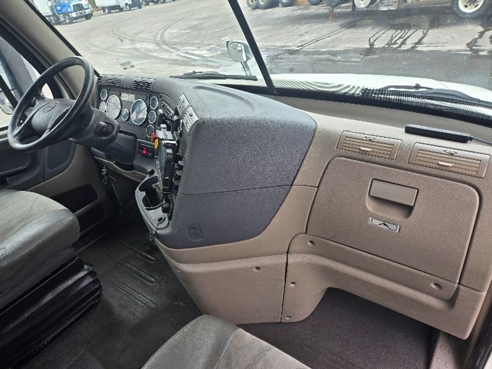 Day Cab Tractor-Heavy Duty Tractors-Freightliner-2019-Cascadia 12564ST-Ypsilanti-MI-309,394\n\t\tmiles-$ 40,500 - Image 13