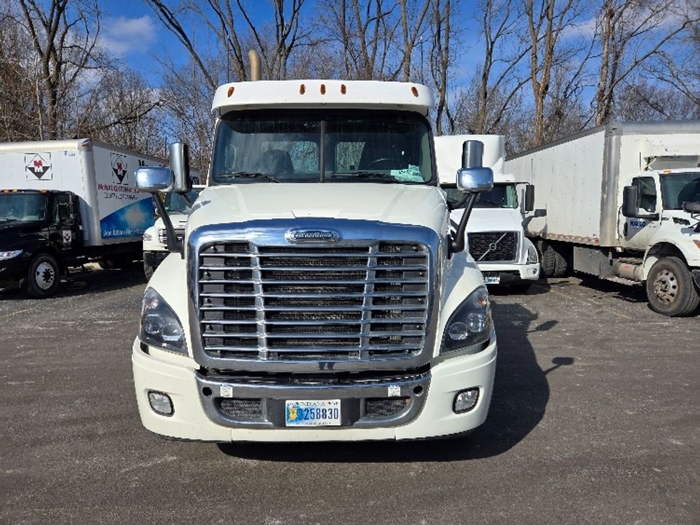 Day Cab Tractor-Heavy Duty Tractors-Freightliner-2019-Cascadia 12564ST-Ypsilanti-MI-309,394\n\t\tmiles-$ 40,500 - Image 2