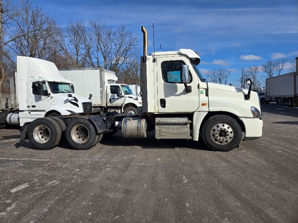 Day Cab Tractor-Heavy Duty Tractors-Freightliner-2019-Cascadia 12564ST-Ypsilanti-MI-309,394\n\t\tmiles-$ 40,500 - Image 8