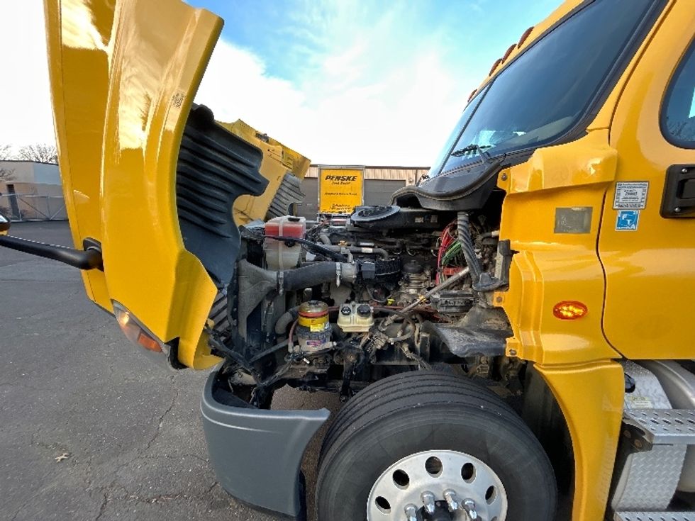 Day Cab Tractor-Heavy Duty Tractors-Freightliner-2019-Cascadia 12584ST-Clackamas-OR-255,819\n\t\tmiles-$ 64,750 - Image 16