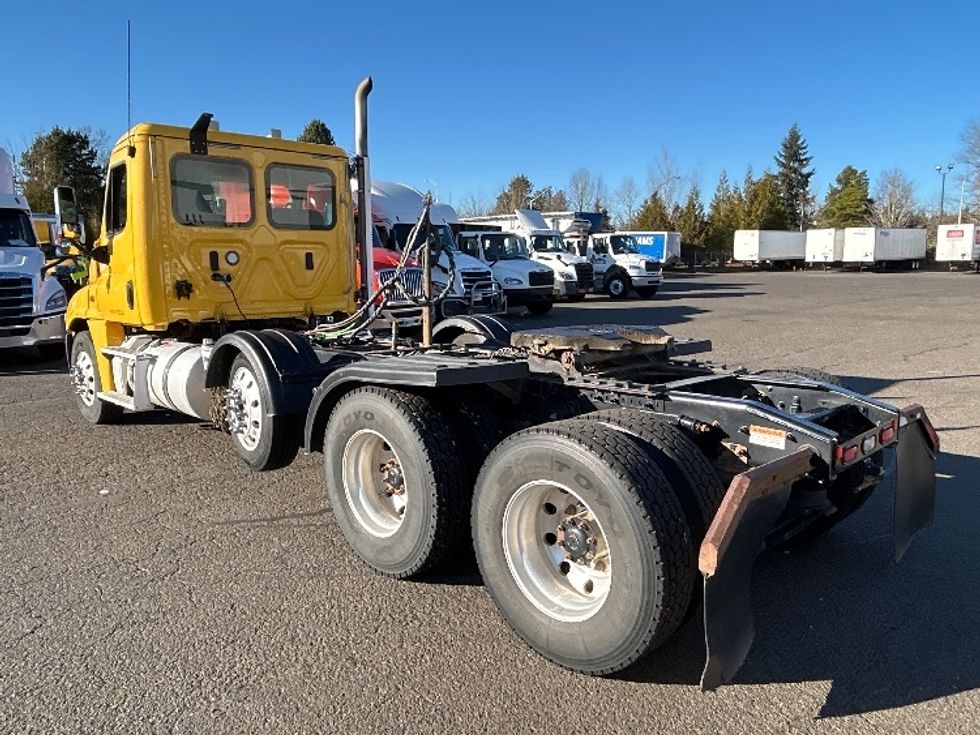 Day Cab Tractor-Heavy Duty Tractors-Freightliner-2019-Cascadia 12584ST-Clackamas-OR-255,819\n\t\tmiles-$ 64,750 - Image 5