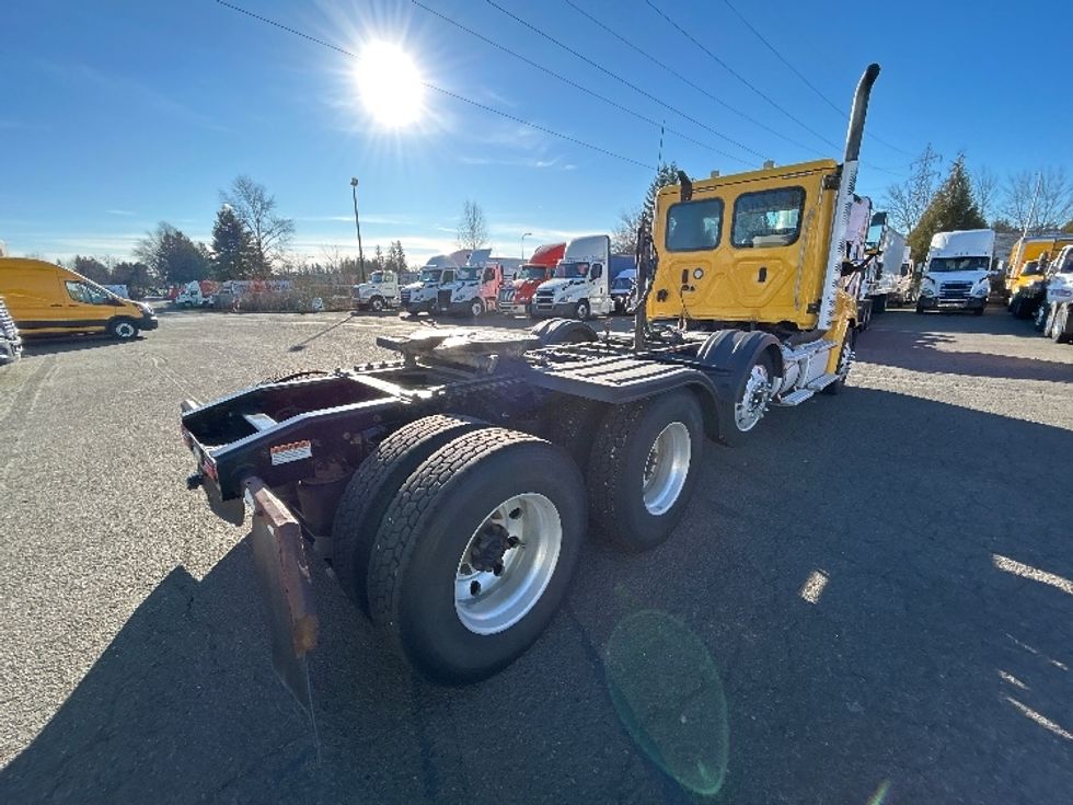 Day Cab Tractor-Heavy Duty Tractors-Freightliner-2019-Cascadia 12584ST-Clackamas-OR-255,819\n\t\tmiles-$ 64,750 - Image 7