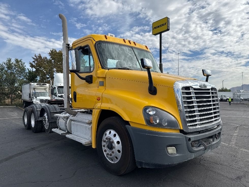 Day Cab Tractor-Heavy Duty Tractors-Freightliner-2019-Cascadia 12584ST-West Valley City-UT-378,878\n\t\tmiles-$ 60,500 - Image 1