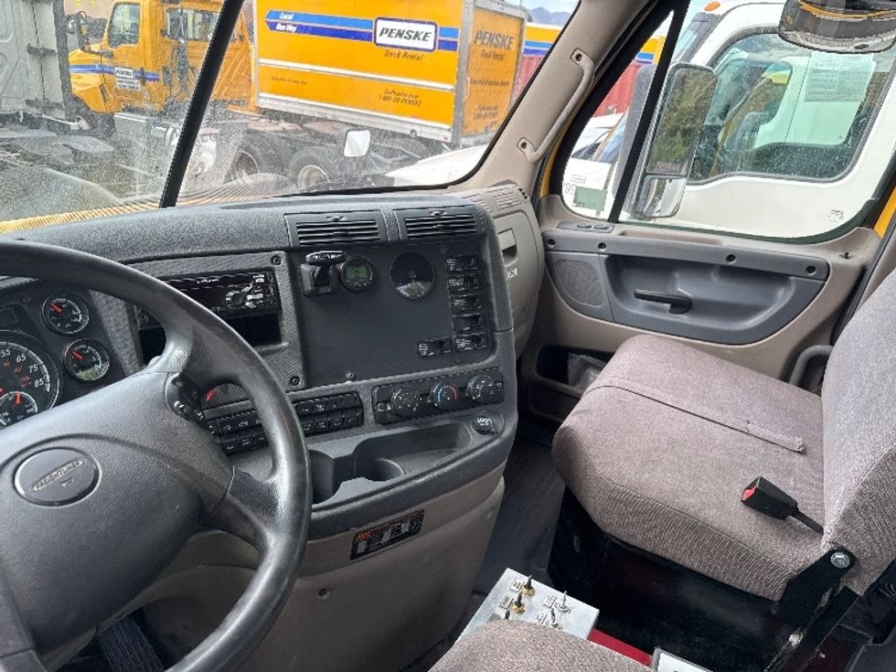 Day Cab Tractor-Heavy Duty Tractors-Freightliner-2019-Cascadia 12584ST-West Valley City-UT-378,878\n\t\tmiles-$ 60,500 - Image 10