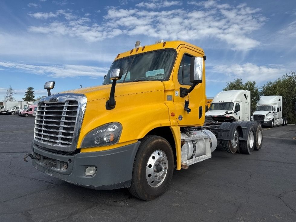 Day Cab Tractor-Heavy Duty Tractors-Freightliner-2019-Cascadia 12584ST-West Valley City-UT-378,878\n\t\tmiles-$ 60,500 - Image 3