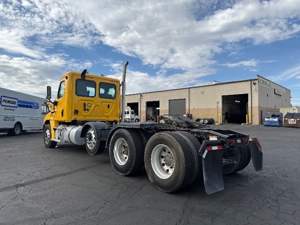 Day Cab Tractor-Heavy Duty Tractors-Freightliner-2019-Cascadia 12584ST-West Valley City-UT-378,878\n\t\tmiles-$ 60,500 - Image 5