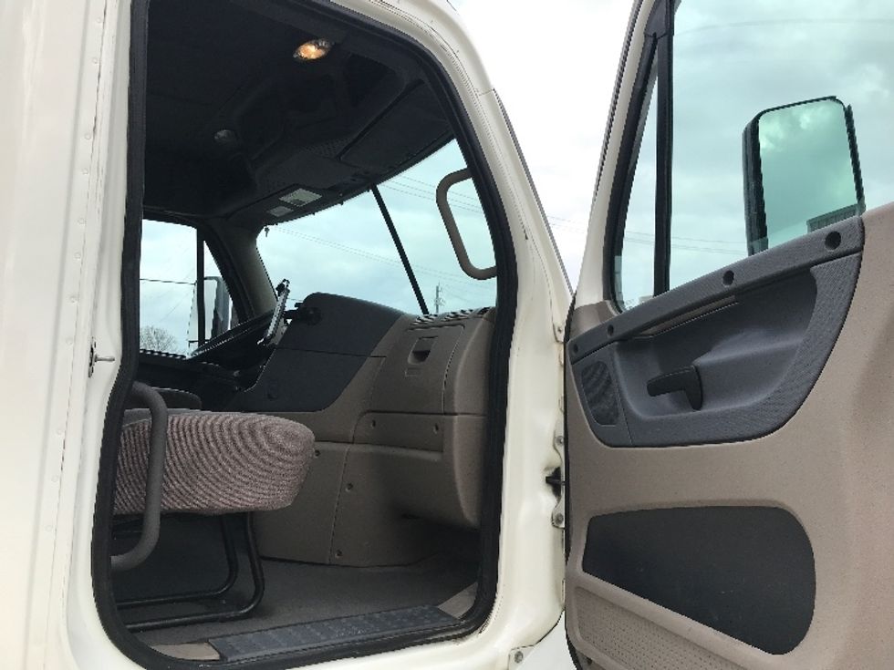 Day Cab Tractor-Heavy Duty Tractors-Freightliner-2019-Cascadia X11362ST-Houston-TX-194,601\n\t\tmiles-$ 54,000 - Image 12