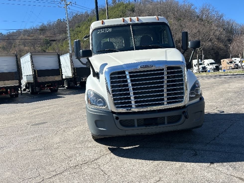 Day Cab Tractor-Heavy Duty Tractors-Freightliner-2019-Cascadia X11362ST-Knoxville-TN-195,717\n\t\tmiles-$ 31,750 - Image 2
