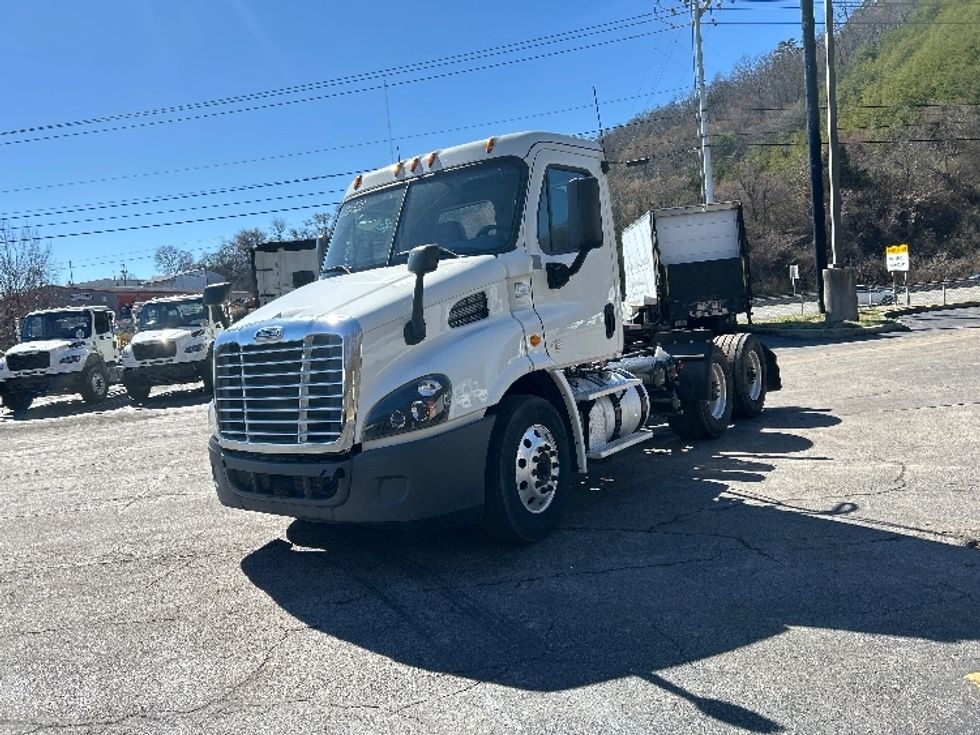 Day Cab Tractor-Heavy Duty Tractors-Freightliner-2019-Cascadia X11362ST-Knoxville-TN-195,717\n\t\tmiles-$ 31,750 - Image 3