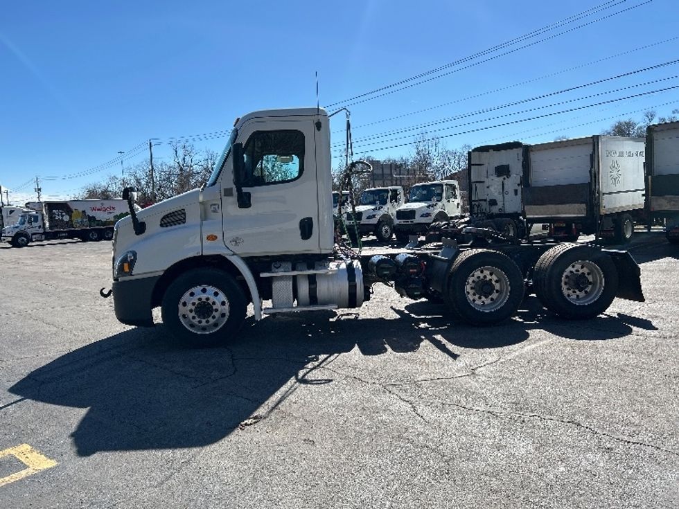 Day Cab Tractor-Heavy Duty Tractors-Freightliner-2019-Cascadia X11362ST-Knoxville-TN-195,717\n\t\tmiles-$ 31,750 - Image 4