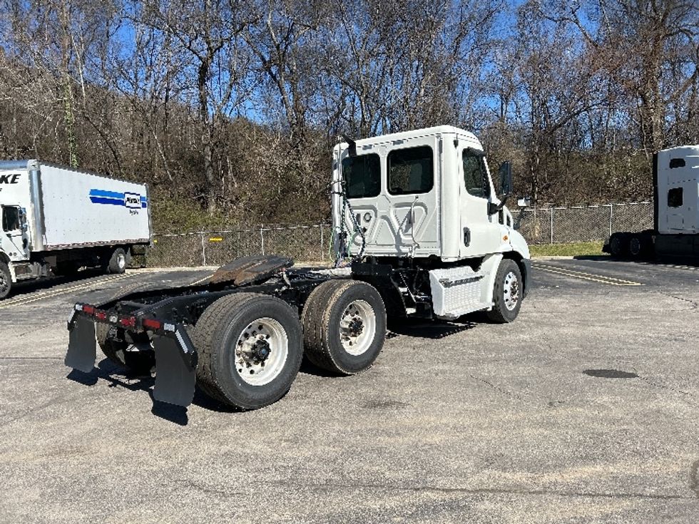 Day Cab Tractor-Heavy Duty Tractors-Freightliner-2019-Cascadia X11362ST-Knoxville-TN-195,717\n\t\tmiles-$ 31,750 - Image 7