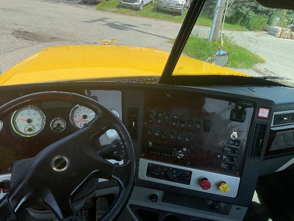 Day Cab Tractor-Heavy Duty Tractors-Freightliner-2019-D12264SD-Comstock Park-MI-373,561\n\t\tmiles-$ 61,500 - Image 10