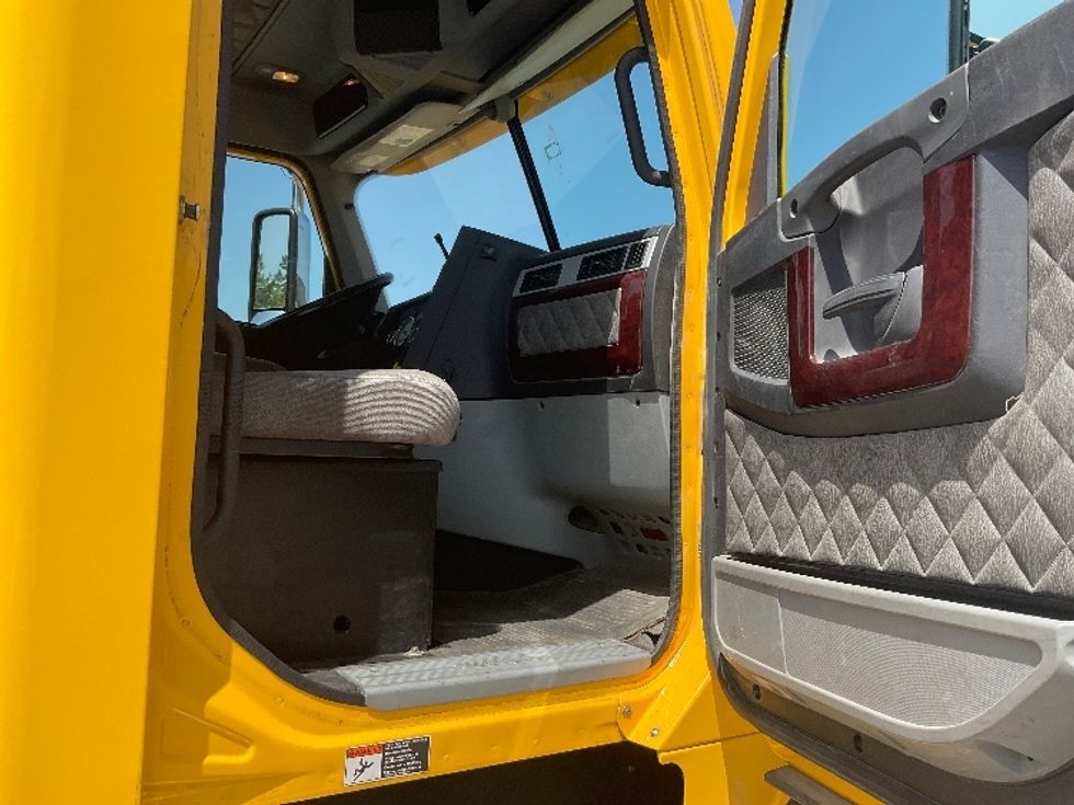 Day Cab Tractor-Heavy Duty Tractors-Freightliner-2019-D12264SD-Comstock Park-MI-373,561\n\t\tmiles-$ 61,500 - Image 11