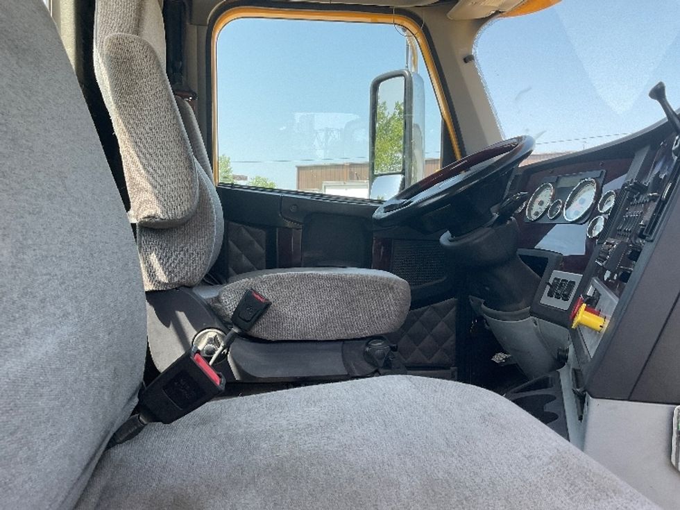 Day Cab Tractor-Heavy Duty Tractors-Freightliner-2019-D12264SD-Comstock Park-MI-373,561\n\t\tmiles-$ 61,500 - Image 13