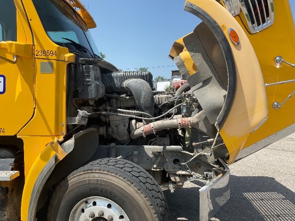 Day Cab Tractor-Heavy Duty Tractors-Freightliner-2019-D12264SD-Comstock Park-MI-373,561\n\t\tmiles-$ 61,500 - Image 14