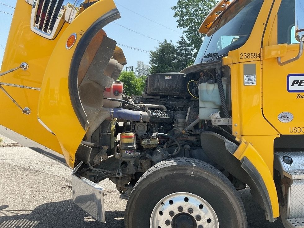 Day Cab Tractor-Heavy Duty Tractors-Freightliner-2019-D12264SD-Comstock Park-MI-373,561\n\t\tmiles-$ 61,500 - Image 15