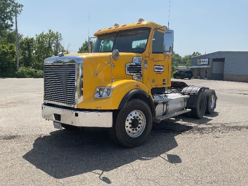 Day Cab Tractor-Heavy Duty Tractors-Freightliner-2019-D12264SD-Comstock Park-MI-373,561\n\t\tmiles-$ 61,500 - Image 2