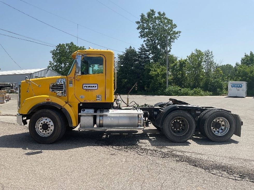 Day Cab Tractor-Heavy Duty Tractors-Freightliner-2019-D12264SD-Comstock Park-MI-373,561\n\t\tmiles-$ 61,500 - Image 3