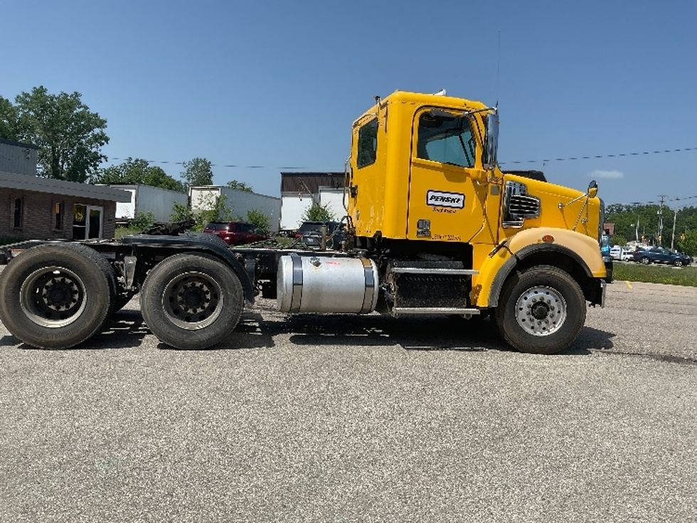 Day Cab Tractor-Heavy Duty Tractors-Freightliner-2019-D12264SD-Comstock Park-MI-373,561\n\t\tmiles-$ 61,500 - Image 7