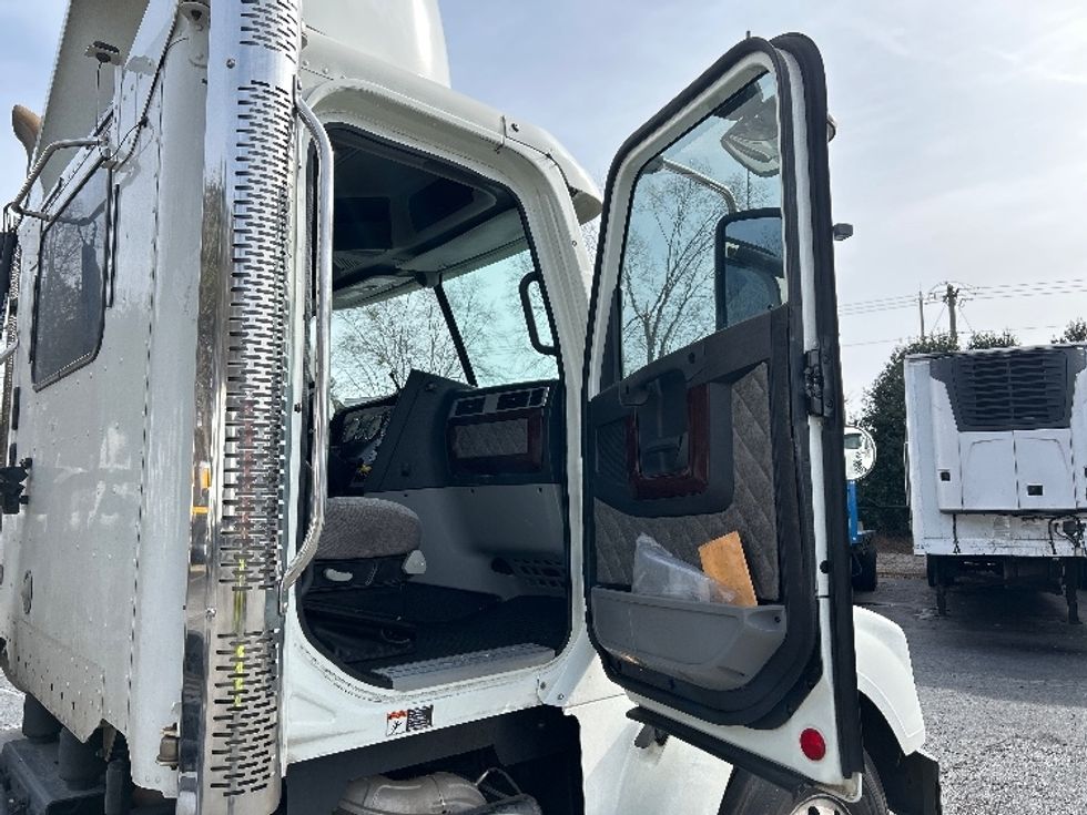 Day Cab Tractor-Heavy Duty Tractors-Freightliner-2019-D12264SD-Duluth-GA-449,002\n\t\tmiles-$ 50,250 - Image 12