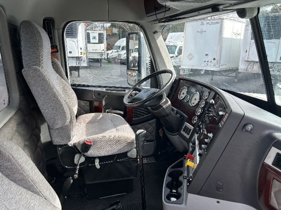 Day Cab Tractor-Heavy Duty Tractors-Freightliner-2019-D12264SD-Duluth-GA-449,002\n\t\tmiles-$ 50,250 - Image 14