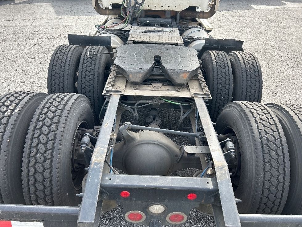 Day Cab Tractor-Heavy Duty Tractors-Freightliner-2019-D12264SD-Duluth-GA-449,002\n\t\tmiles-$ 50,250 - Image 6