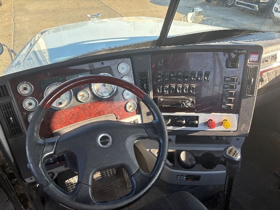 Day Cab Tractor-Heavy Duty Tractors-Freightliner-2019-D12264SD-Hammond-LA-273,360\n\t\tmiles-$ 62,750 - Image 11