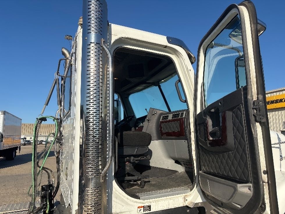 Day Cab Tractor-Heavy Duty Tractors-Freightliner-2019-D12264SD-Hammond-LA-273,360\n\t\tmiles-$ 62,750 - Image 12