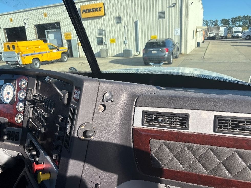 Day Cab Tractor-Heavy Duty Tractors-Freightliner-2019-D12264SD-Hammond-LA-273,360\n\t\tmiles-$ 62,750 - Image 13