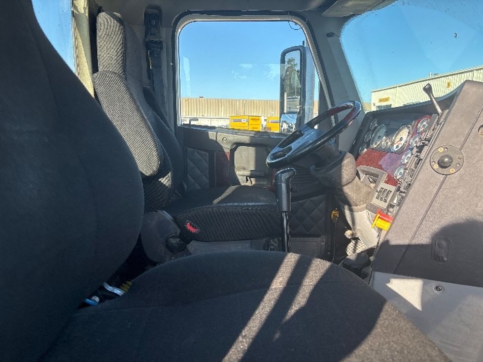 Day Cab Tractor-Heavy Duty Tractors-Freightliner-2019-D12264SD-Hammond-LA-273,360\n\t\tmiles-$ 62,750 - Image 14