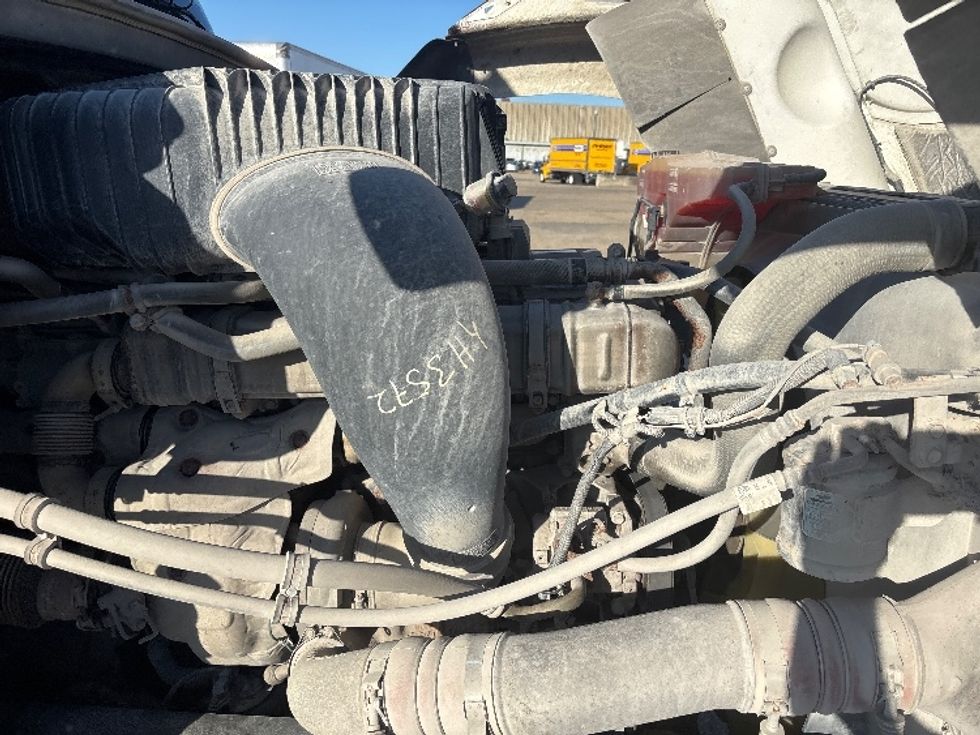 Day Cab Tractor-Heavy Duty Tractors-Freightliner-2019-D12264SD-Hammond-LA-273,360\n\t\tmiles-$ 62,750 - Image 16