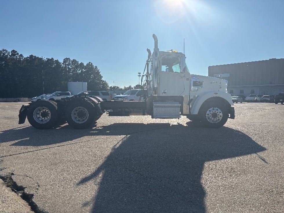 Day Cab Tractor-Heavy Duty Tractors-Freightliner-2019-D12264SD-Hammond-LA-273,360\n\t\tmiles-$ 62,750 - Image 8