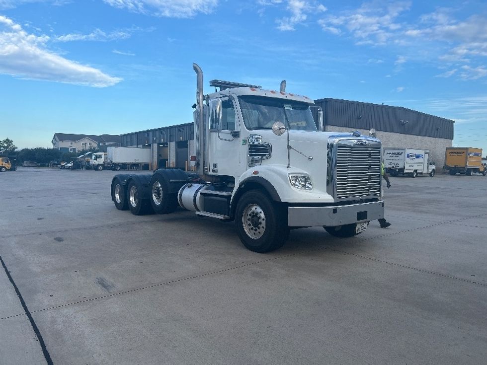 Day Cab Tractor-Heavy Duty Tractors-Freightliner-2019-D12264SD-Houston-TX-298,460\n\t\tmiles-$ 104,000 - Image 1