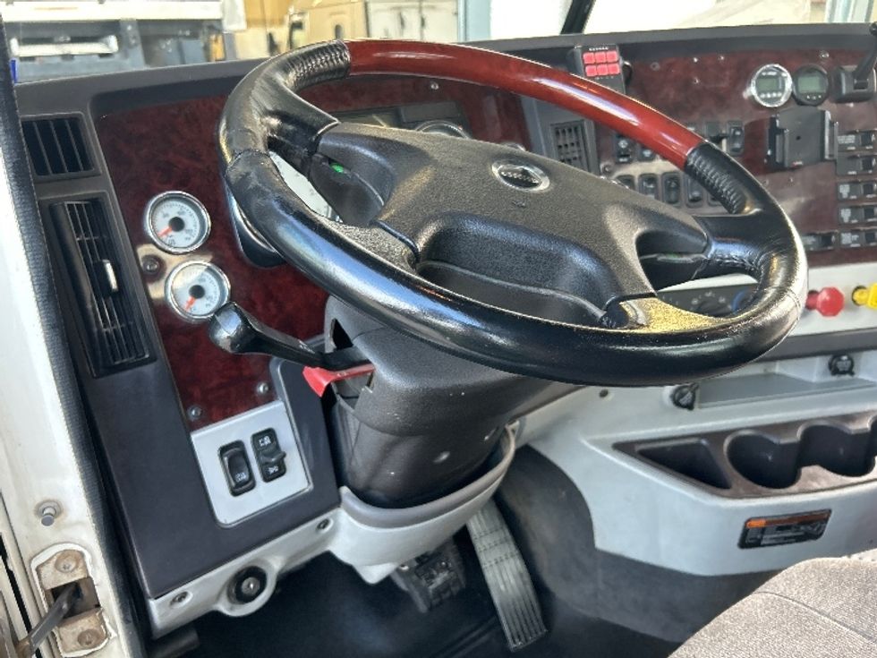 Day Cab Tractor-Heavy Duty Tractors-Freightliner-2019-D12264SD-Houston-TX-298,460\n\t\tmiles-$ 104,000 - Image 10