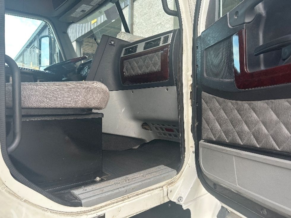 Day Cab Tractor-Heavy Duty Tractors-Freightliner-2019-D12264SD-Houston-TX-298,460\n\t\tmiles-$ 104,000 - Image 12