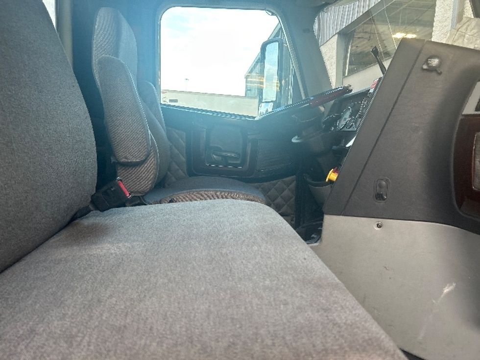 Day Cab Tractor-Heavy Duty Tractors-Freightliner-2019-D12264SD-Houston-TX-298,460\n\t\tmiles-$ 104,000 - Image 14